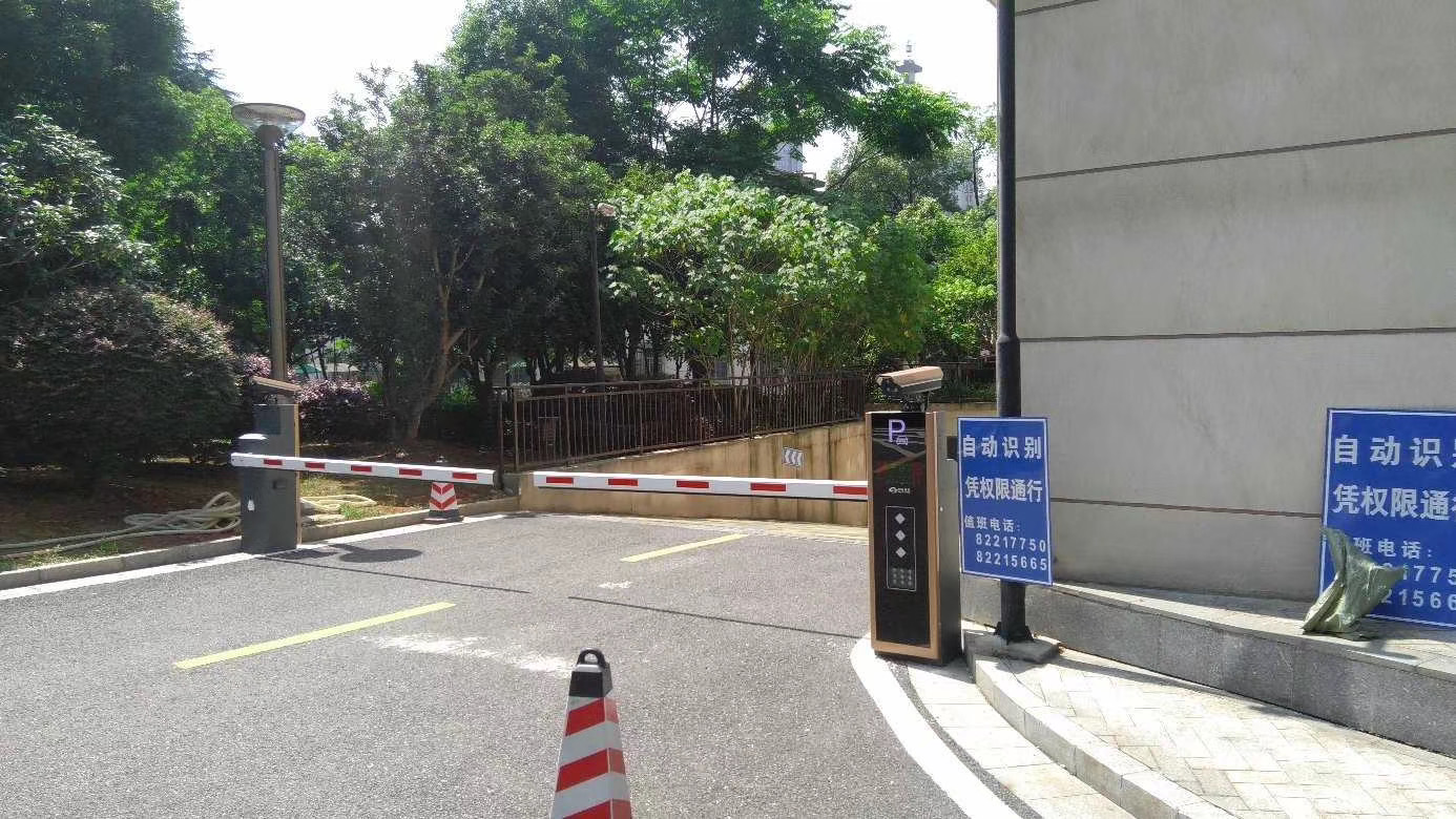 長沙雷隆智能科技有限公司,車牌識別系統(tǒng),停車收費系統(tǒng),車牌識別一體機(jī),智能通道閘,湖南車牌識別道閘系統(tǒng),人行通道閘,智能道閘